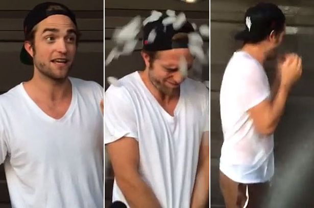 Aksi Ice Bucket Challenge Robert Pattinson Seksi dan Kocak