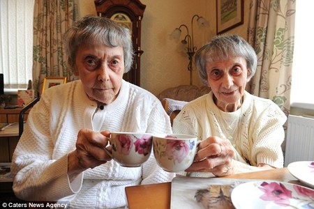 Kembar 90 Tahun Putuskan Jadi Jomblo Seumur Hidup