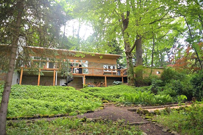  Jeffrey Dahmer's Childhood Home, Bath Township (c) oddee.com