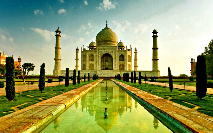 Taj Mahal adalah sebuah mahakarya arsitektur paling populer di dunia (c) images.boomsbeat.com
