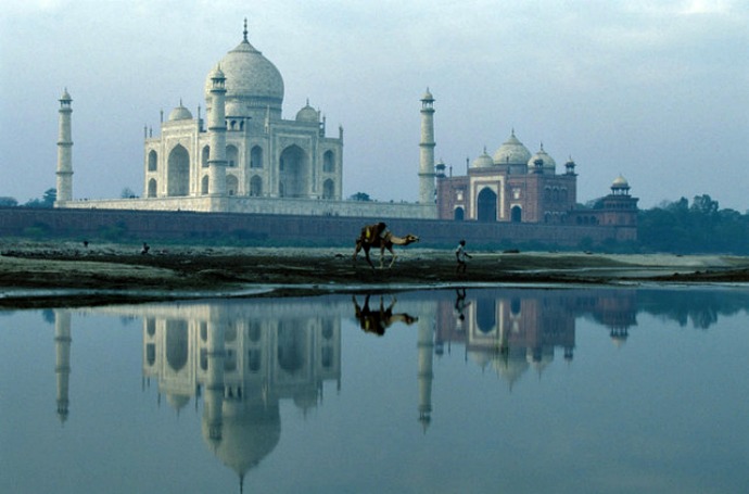 Taj Mahal dibangun di tepi sungai Yamuna yang kini sedang mengalami krisis karena sungai ini semakin surut (c) media.nationalgeographic.co.id
