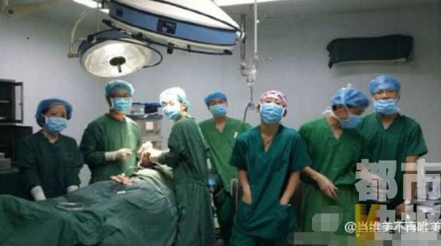 Foto Dokter Dan Perawat Pasca Operasi Menuai Kritik (4) SHANGHAIIST