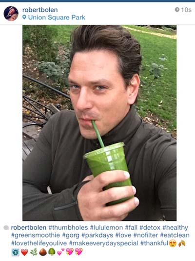 Selfie Sedang Meminum Green Tea - (c)robertbolen