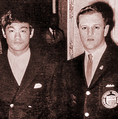  George Dillman (kanan) bersama Bruce Lee (kiri)