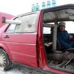 Butuh Kehangatan, Seorang Wanita Nyalakan Kompor Dalam Mobil