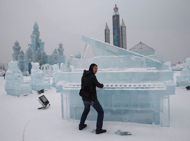 Taman Hiburan Yang Berbentuk Kota Es di China 2 REUTERS