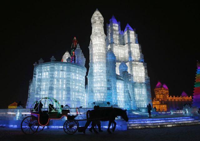 Taman Hiburan Yang Berbentuk Kota Es di China 5 REUTERS