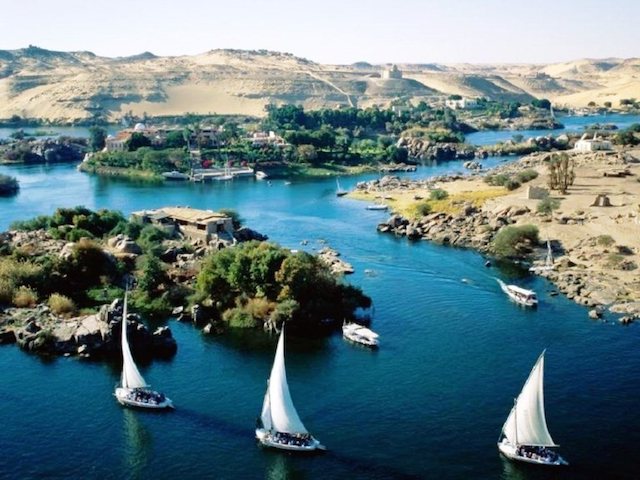 Keberadaan Sungai Nil Bagaikan Oase di Gurun Mesir (panoramio)Keberadaan Sungai Nil Bagaikan Oase di Gurun Mesir (panoramio)