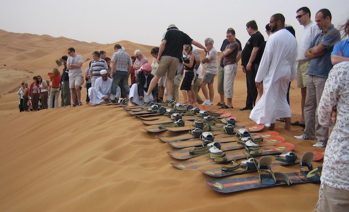 Turis yang Ingin Mencoba Sandboarding (panoramio)