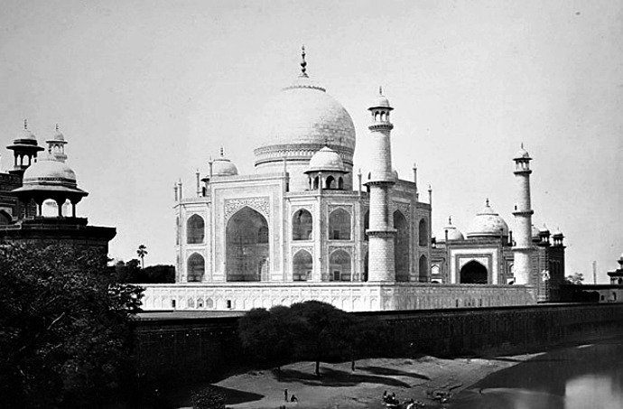 Taj Mahal (c) Listverse
