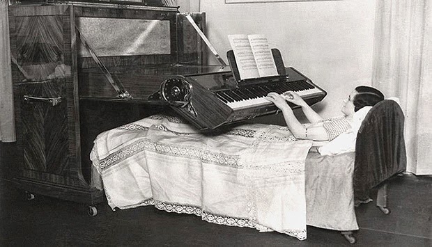 Tempat Tidur plus Piano (c) merdeka
