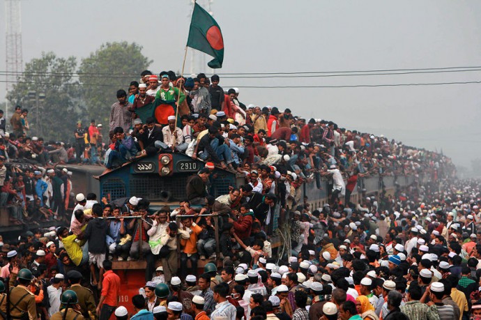 Penumpang Kereta di Bangladesh (c) boredpanda