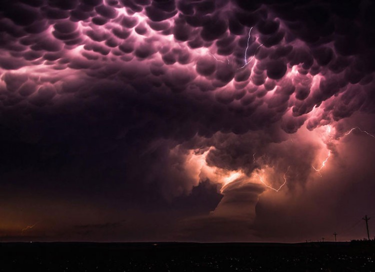 Gumpalan awan saat badai di Nebraska [imagesource]