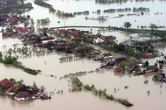 flooded house aerial view (c) Listverse