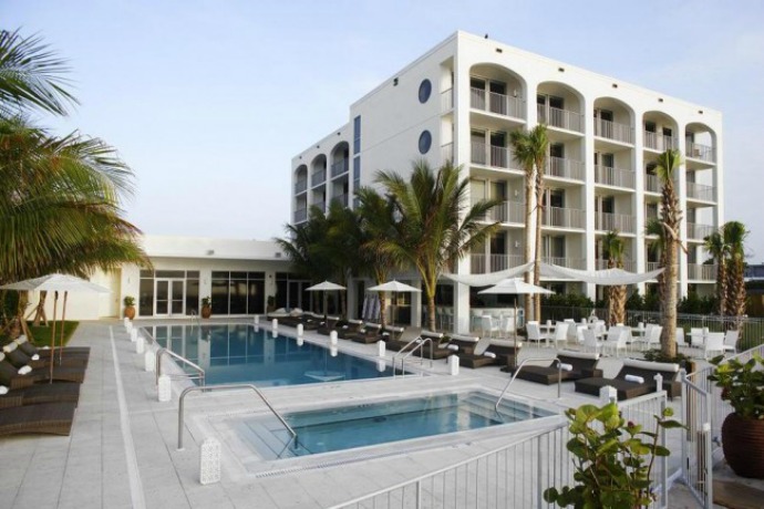 Costa d'Este Resort via Prevue Online