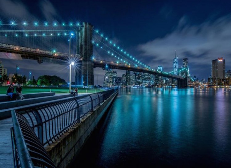 Langit malam dengan lampu kota, New York
