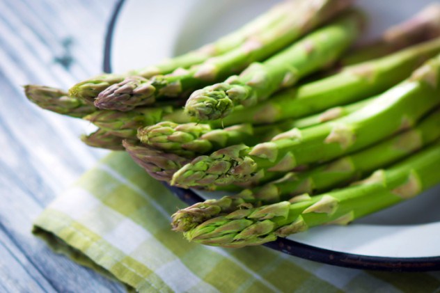 Ramalan menggunakan asparagus [image source]