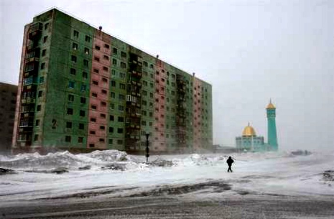 Masjid Berada di Kota Norilsk bersuhu minus 50 derajat celcius [image source]