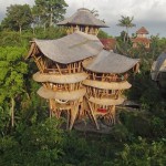 Rumah Bambu bila difoto dari kejauhan