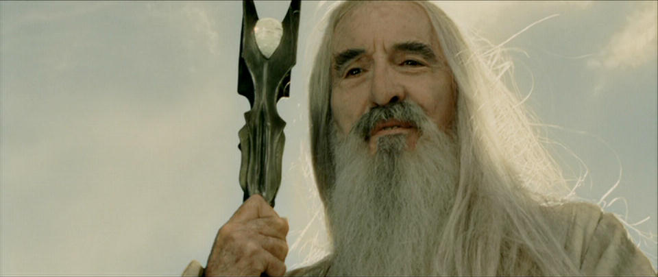 Christopher-Lee sebagai Saruman [Image Source]
