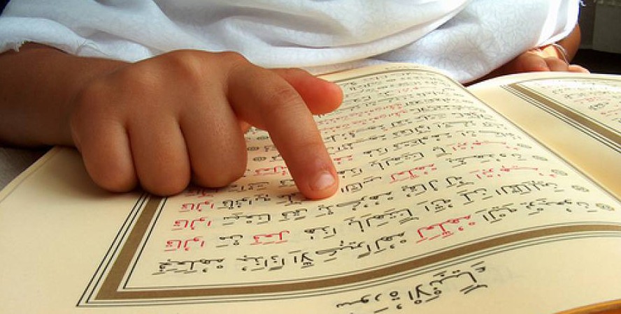 Membaca Al-Qur'an dengan tartil