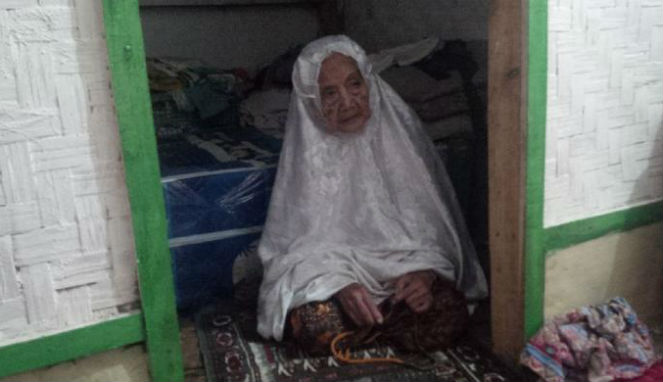 Nenek Anami yang Rajin Beribadah [Image Source]