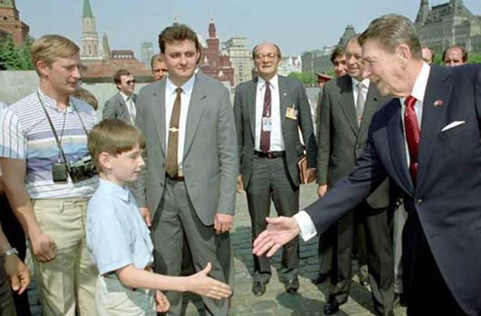 Pertemuan Ronald Reagan dan Vladimir Putin, Foto Peter Souza