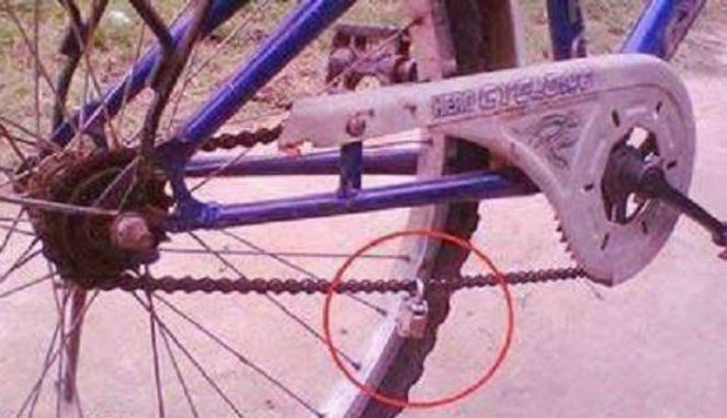 Rantai Sepeda yang Digembok [Image Source]