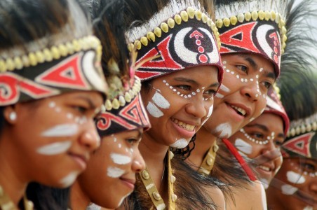 Suku dan Bahasa Asli Papua yang Beragam