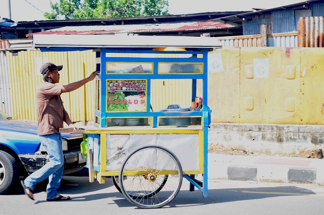 Penjual bakso [Image Source]
