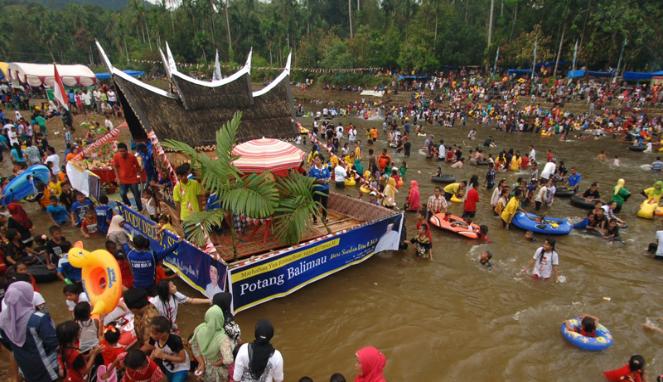 Balimau di Padang [Image Source]