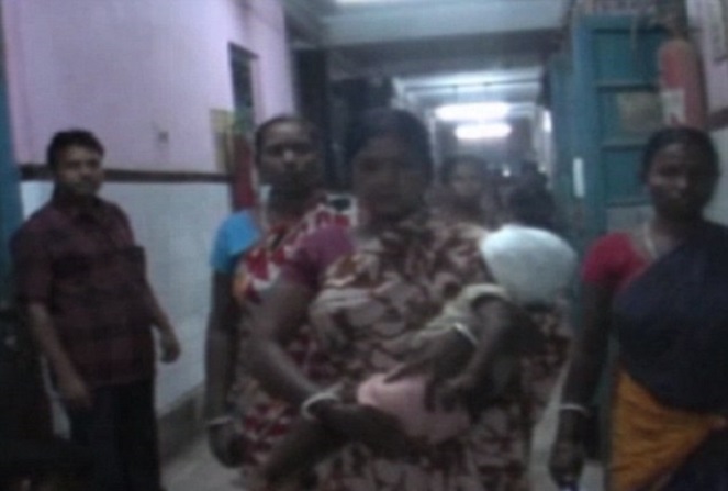 Bharati ketika dibawa ke rumah sakit [Image Source]