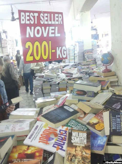 Buku best seller dijual per kilo [Image Source]