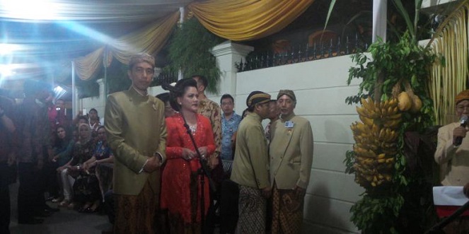 Jokowi dan Ibu Negara Iriana [Image Source]