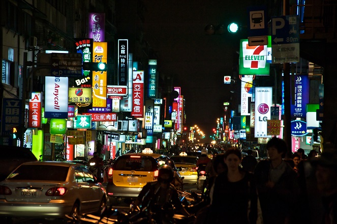 Night life di Taipie ini bikin ngampus tetep asik [Image Source]