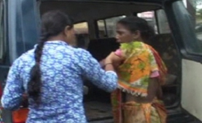 Pramila ketika dibawa ke kantor polisi [Image Source]