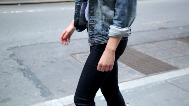 Bahaya skinny jeans juga menyerang para pria lho! [Image Source]