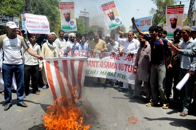 Aksi protes penduduk Pakistan terhadap Amerika [Image Source]