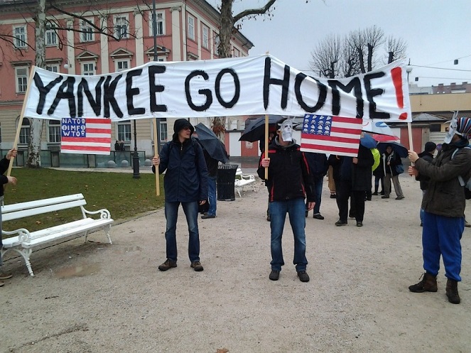 Protes Slovenia terhadap Amerika [Image Source]