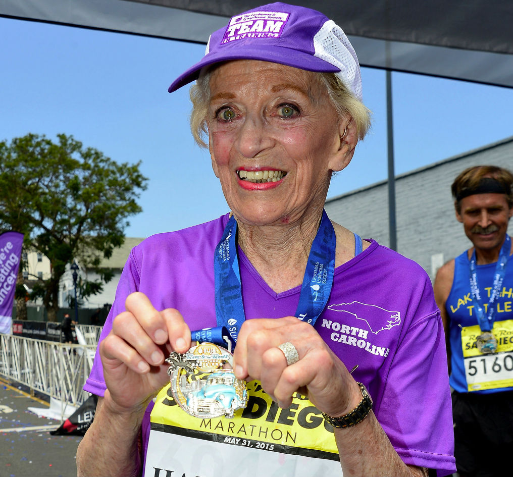 Wanita tertua yang berhasil selesaikan marathon [Image Source]