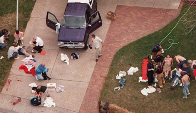 Beberapa korban penembakan di Columbine [Image Source]