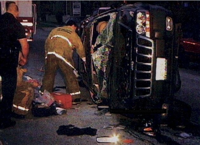 Kecelakaan mobil mantan tunangan Keanu Reeves