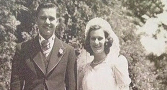 Menikah tahun 1940 [image source]