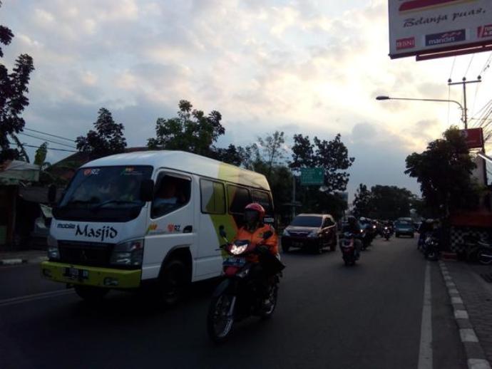 Mobile Masji, Sedang Berkeliling Kota Bandung