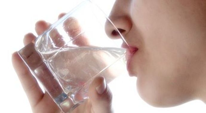 Perbanyak Minum Air Putih - (c)manfaat