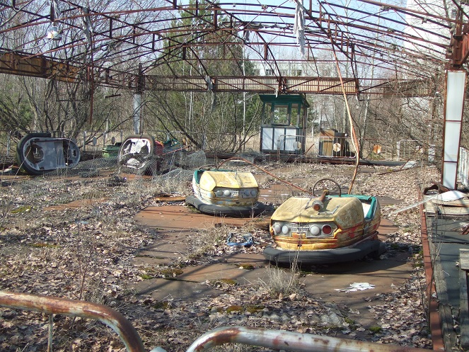 Salah satu sudut kota Pripyat yang ditinggalkan begitu saja [Image Source]