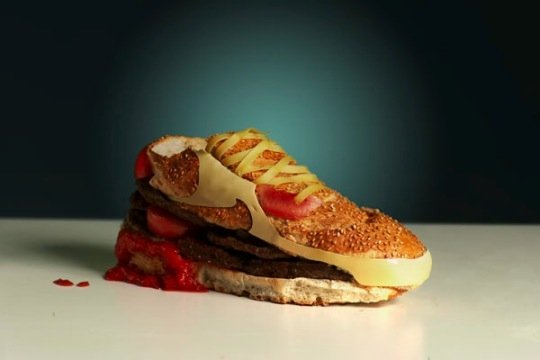 Jadi Pengen makan sepatu burgernya [image source]