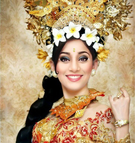 Soumya Seth in Balinese Costume [via Instagram]