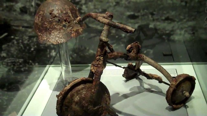 Beberapa benda peninggalan penduduk Hiroshima ada di museum ini [Image Source]