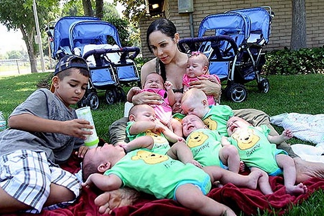 Nadya Suleman, ibu dengan bayi kembar paling banyak [Image Source]